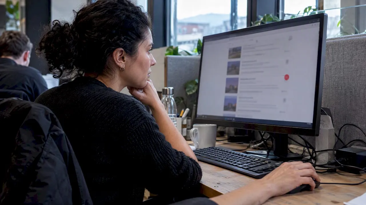 Job seeker viewing a featured employer listing